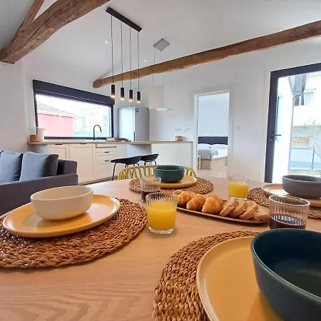 M1 Preciosa Casa Reformada Con Gran Patio Exterior Ourense