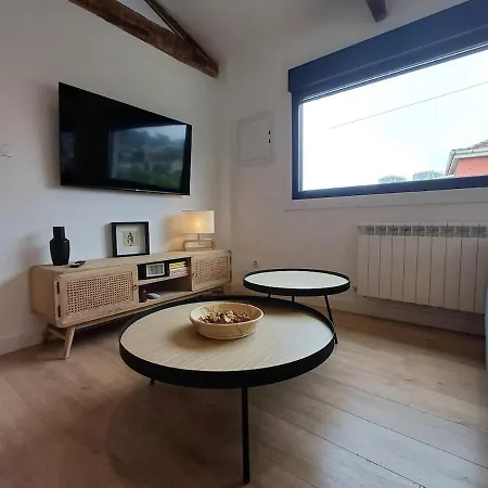 Сasa de vacaciones M1 Preciosa Casa Reformada Con Gran Patio Exterior Ourense