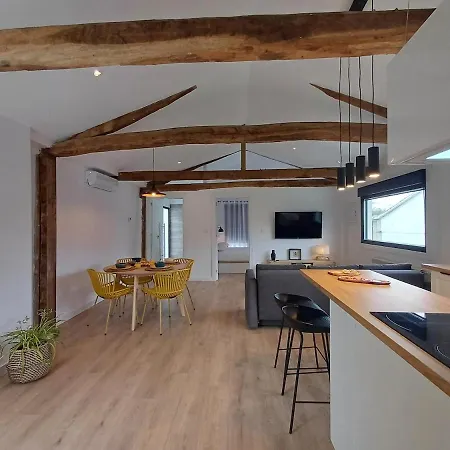 Сasa de vacaciones M1 Preciosa Casa Reformada Con Gran Patio Exterior *